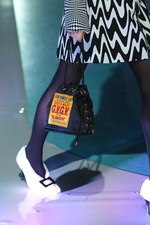 G.V.G.V. 2018年秋冬コレクション - サイケデリックな柄×刺激的な着こなし｜写真4