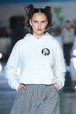 G.V.G.V. 2018年秋冬コレクション - サイケデリックな柄×刺激的な着こなし｜写真10