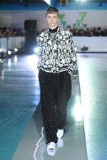 G.V.G.V. 2018年秋冬コレクション - サイケデリックな柄×刺激的な着こなし｜写真11