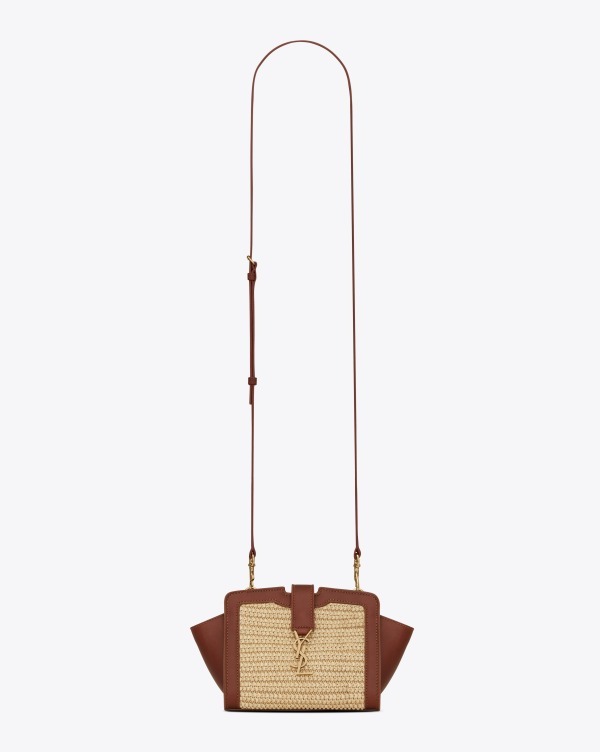 サンローランの日本限定バッグ、YSLロゴが光る夏素材の編地×レザーのハンドバッグやトート | 写真