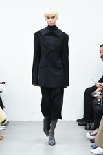 HYKE(ハイク) 2018年秋冬コレクション - ミリタリークロージングに新鮮な解釈を加えて｜写真8