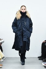 HYKE(ハイク) 2018年秋冬コレクション - ミリタリークロージングに新鮮な解釈を加えて｜写真15