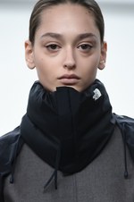 HYKE(ハイク) 2018年秋冬コレクション - ミリタリークロージングに新鮮な解釈を加えて｜写真23