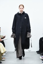 HYKE(ハイク) 2018年秋冬コレクション - ミリタリークロージングに新鮮な解釈を加えて｜写真25