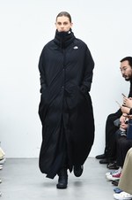 HYKE(ハイク) 2018年秋冬コレクション - ミリタリークロージングに新鮮な解釈を加えて｜写真35