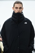 HYKE(ハイク) 2018年秋冬コレクション - ミリタリークロージングに新鮮な解釈を加えて｜写真36