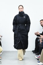 HYKE(ハイク) 2018年秋冬コレクション - ミリタリークロージングに新鮮な解釈を加えて｜写真38