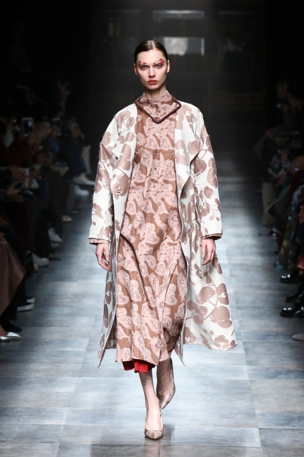 ハナエモリ マニュスクリ(Hanae Mori manuscrit) 2018-19年秋冬ウィメンズコレクション  - 写真1