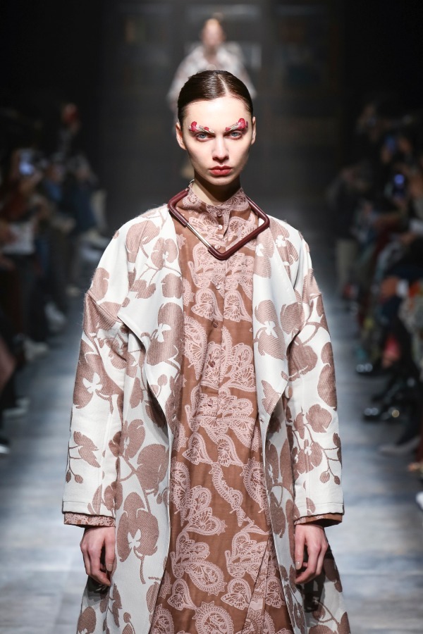 ハナエモリ マニュスクリ(Hanae Mori manuscrit) 2018-19年秋冬ウィメンズコレクション  - 写真2