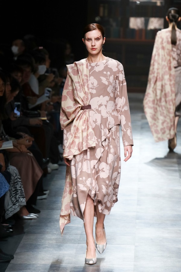 ハナエモリ マニュスクリ(Hanae Mori manuscrit) 2018-19年秋冬ウィメンズコレクション  - 写真9