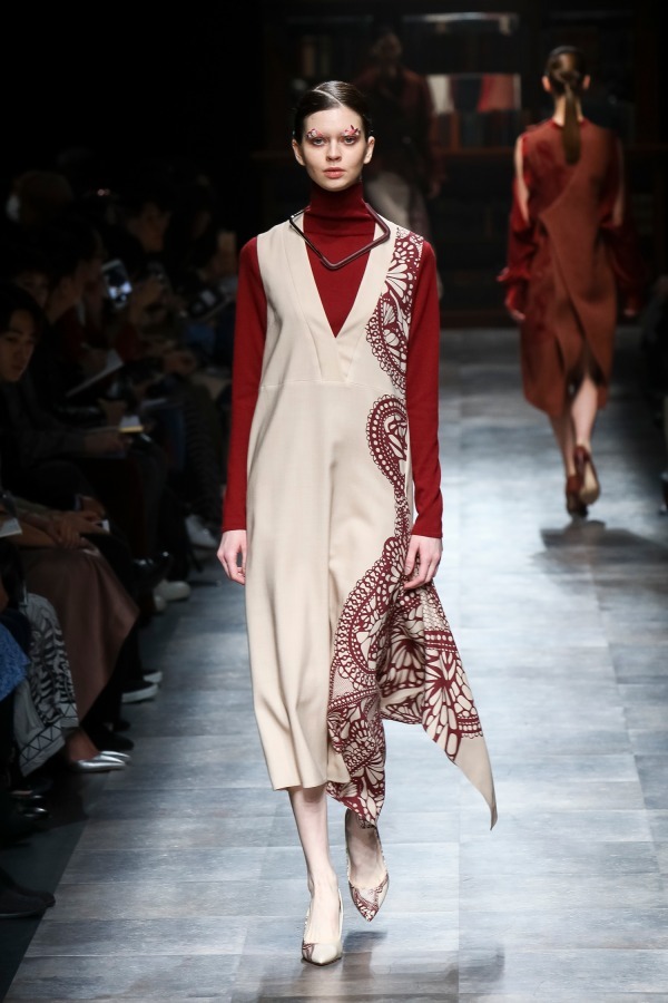 ハナエモリ マニュスクリ(Hanae Mori manuscrit) 2018-19年秋冬ウィメンズコレクション シルエット - 写真15