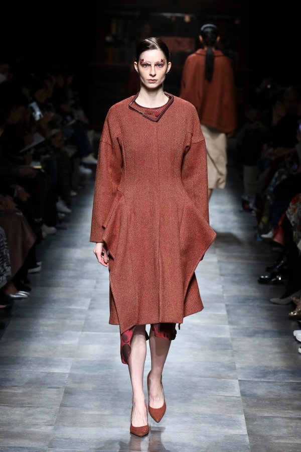 ハナエモリ マニュスクリ(Hanae Mori manuscrit) 2018-19年秋冬ウィメンズコレクション シルエット - 写真17