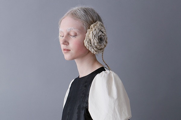 2018-19年秋冬東京コレクション｜スナオクワハラ 2018-19年秋冬コレクション - 寒さの中で北へ進む女性と、彼女を守る服