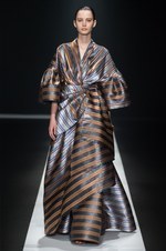 タエ アシダ 2018年秋冬コレクション - ただドレッシーなだけではない、独創的な女性像｜写真79