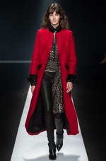 タエ アシダ 2018年秋冬コレクション - ただドレッシーなだけではない、独創的な女性像｜写真1