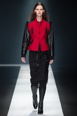 タエ アシダ 2018年秋冬コレクション - ただドレッシーなだけではない、独創的な女性像｜写真2