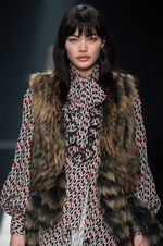 タエ アシダ 2018年秋冬コレクション - ただドレッシーなだけではない、独創的な女性像｜写真4