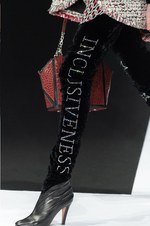 タエ アシダ 2018年秋冬コレクション - ただドレッシーなだけではない、独創的な女性像｜写真6