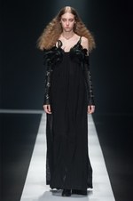 タエ アシダ 2018年秋冬コレクション - ただドレッシーなだけではない、独創的な女性像｜写真9