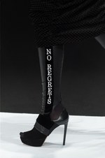 タエ アシダ 2018年秋冬コレクション - ただドレッシーなだけではない、独創的な女性像｜写真25