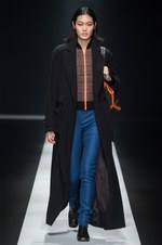 タエ アシダ 2018年秋冬コレクション - ただドレッシーなだけではない、独創的な女性像｜写真30