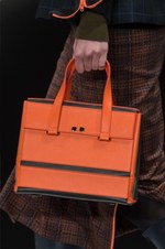 タエ アシダ 2018年秋冬コレクション - ただドレッシーなだけではない、独創的な女性像｜写真32