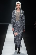 タエ アシダ 2018年秋冬コレクション - ただドレッシーなだけではない、独創的な女性像｜写真39