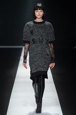 タエ アシダ 2018年秋冬コレクション - ただドレッシーなだけではない、独創的な女性像｜写真48