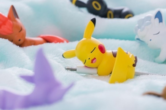 ポケットモンスター すやすや オン ザ ケーブル ピカチュウなど全6種 充電ケーブルを断線から保護 ファッションプレス