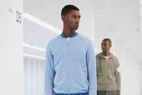 アディダス オリジナルス×オイスターホールディングスのウェア＆スニーカー、旅に最適なTシャツやパンツ