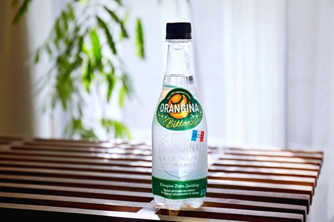 透明な炭酸飲料「オランジーナ」の新作「ビタースパークリング」新登場 | 写真