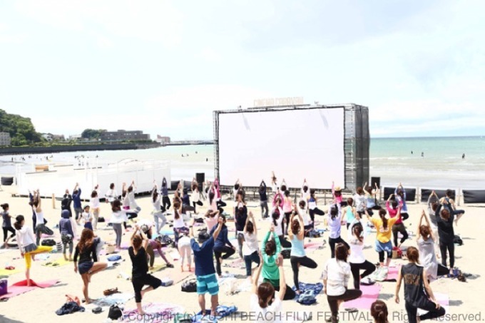 「逗子海岸映画祭」波音と星空をバックに楽しむ野外映画、『アメリ』『この世界の片隅に』など｜写真16