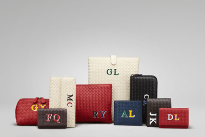 ボッテガ・ヴェネタがオンラインストアでイニシャルサービスを開始