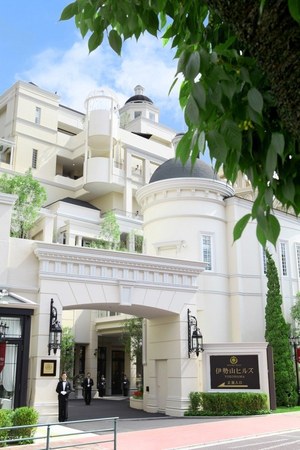 「プリンセス アフタヌーンティー」ティアラ付きハートチョコや薔薇が咲くマフィン、横浜に登場｜写真8