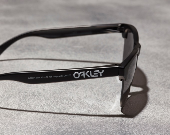 OAKLEY FRAGMENT DESIGN FROGSKINS (A)