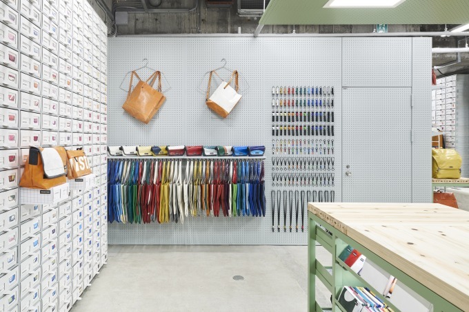 フライターグが大阪に新店舗オープン、1点物のバッグが1200点以上も｜写真3