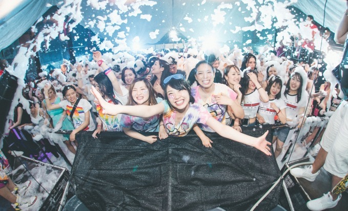2018年の「泡パ」は渋谷エイジアで全8回開催、泡にまみれて踊る体験型イベント｜写真2