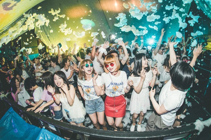 2018年の「泡パ」は渋谷エイジアで全8回開催、泡にまみれて踊る体験型イベント｜写真8