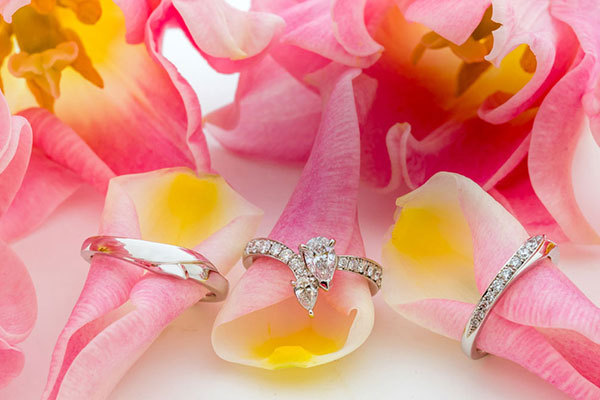 ブライダルリング｜ニコライ バーグマンのジュエリーブランド「ナチュア & ニコライ バーグマン」が贈るブライダルリング