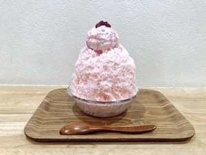 巣鴨のかき氷専門店 雪菓 から春限定の桜かき氷 桜シロップに練乳とチーズを合わせて ファッションプレス