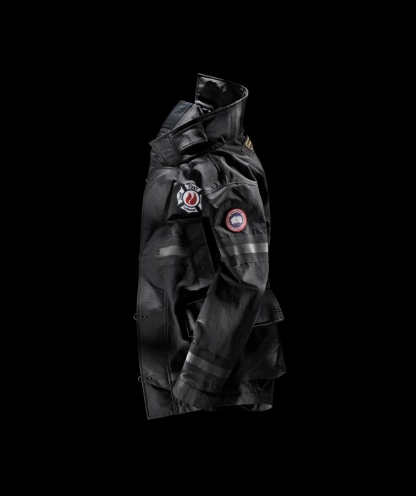 カナダグース×NY市消防局、消防服に着想を得たコラボコート発売｜写真2
