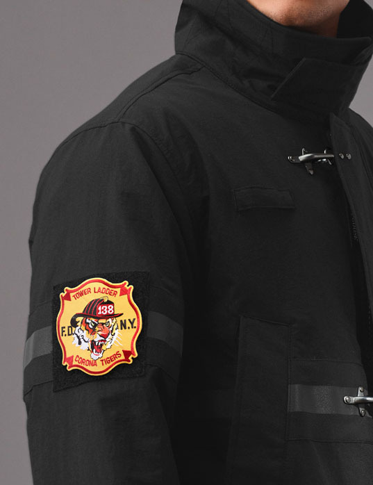 カナダグース×NY市消防局、消防服に着想を得たコラボコート発売｜写真4