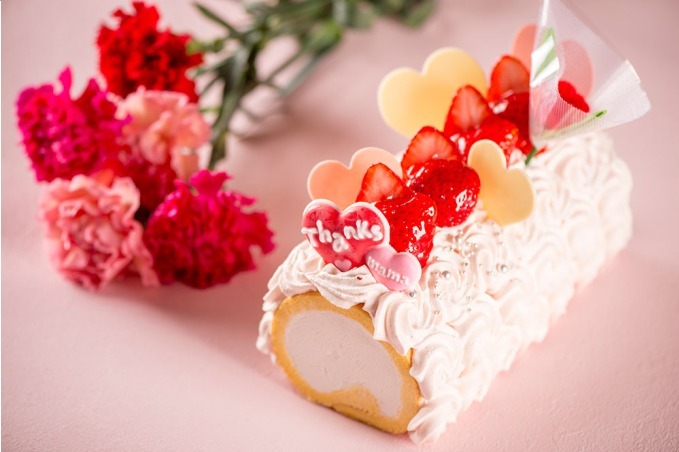 モンシェール"母の日"ケーキ、「堂島ロール」にカーネーションやハートチョコのデコレーション｜写真1
