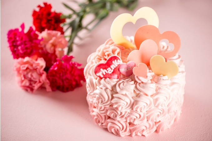 モンシェール"母の日"ケーキ、「堂島ロール」にカーネーションやハートチョコのデコレーション｜写真2