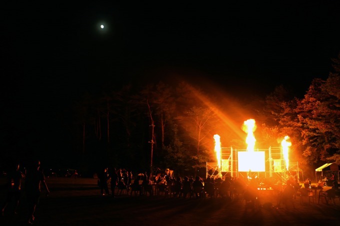 富士山の麓で「湖畔の映画祭」月光の下テントの中から映画鑑賞、日中はキャンプで大自然を満喫｜写真6