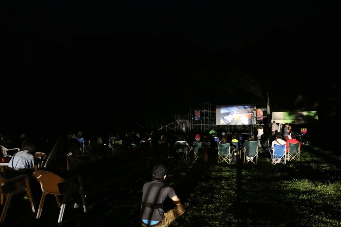 富士山の麓で「湖畔の映画祭」月光の下テントの中から映画鑑賞、日中はキャンプで大自然を満喫｜写真10