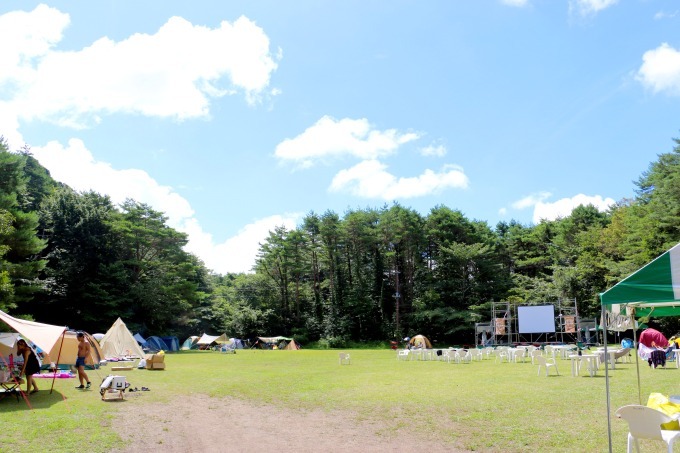 富士山の麓で「湖畔の映画祭」月光の下テントの中から映画鑑賞、日中はキャンプで大自然を満喫｜写真12