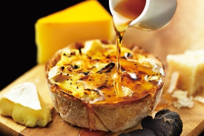 パブロ「焼きたてミニチーズタルト カマンベール×クアトロフォルマッジ」