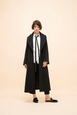 ローブス＆コンフェクションズ 2018年秋冬コレクション - セクシーなスーツを現代女性たちに｜写真1