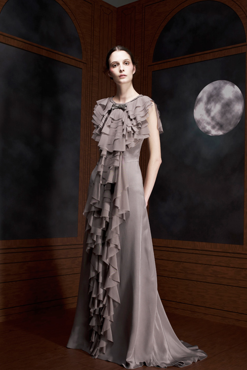 ヴィクター＆ロルフから、美しいロングドレスの「ソワール」カプセルコレクションが登場 | 写真